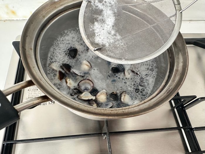 しじみを煮る